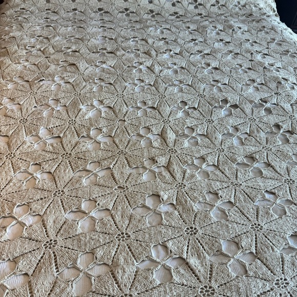 76” x 84” Vintage Handmade Crochet Floral Bedspread Blanket - Picture 3 of 11
